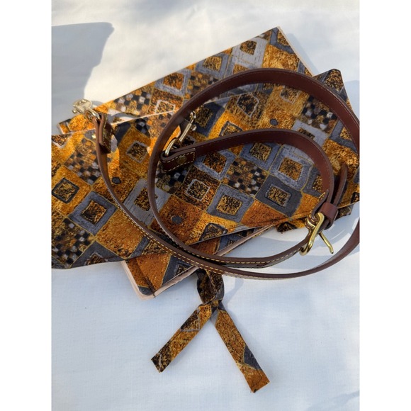 Vintage Dooney & Bourke
Cabriolet Dome Satchel Bag Made in USA - Picture 12 of 13